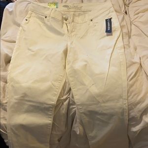 Old Navy brand new sweetheart white jeans! Size 6